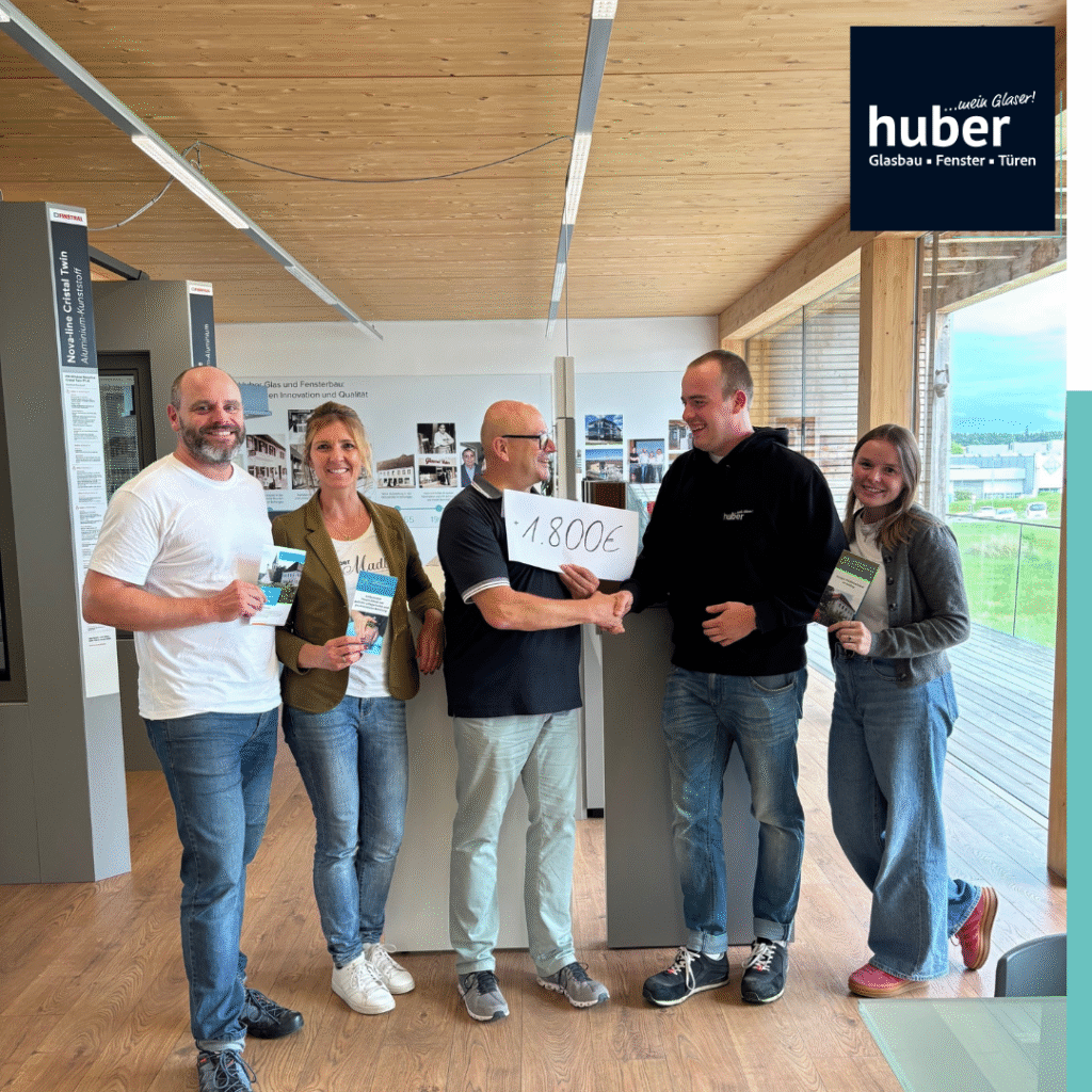 Hospiz Polling - Spendenübergabe 1.800€ im freundlichen Gruppenfoto.