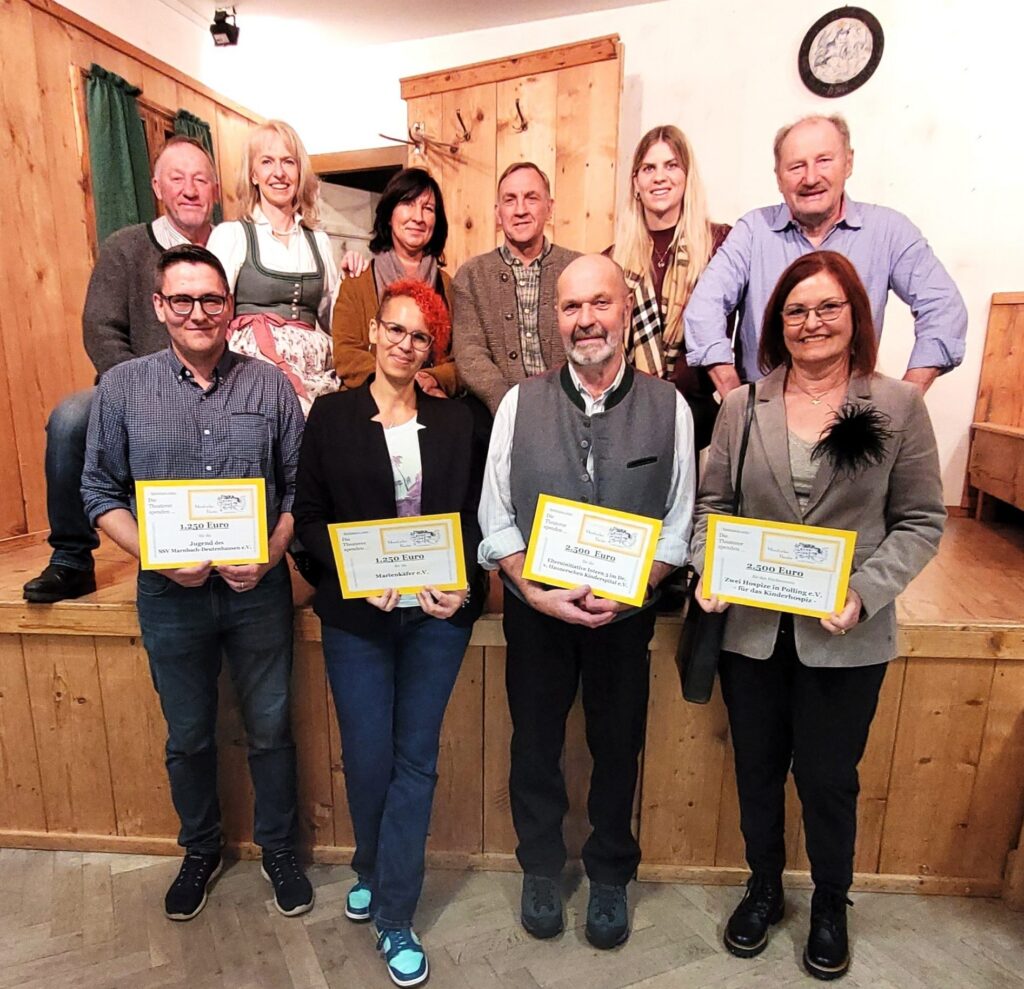 Hospiz Polling - Hospizverein Pfaffenwinkel, Gruppenbild mit Urkunden, freundlich.
