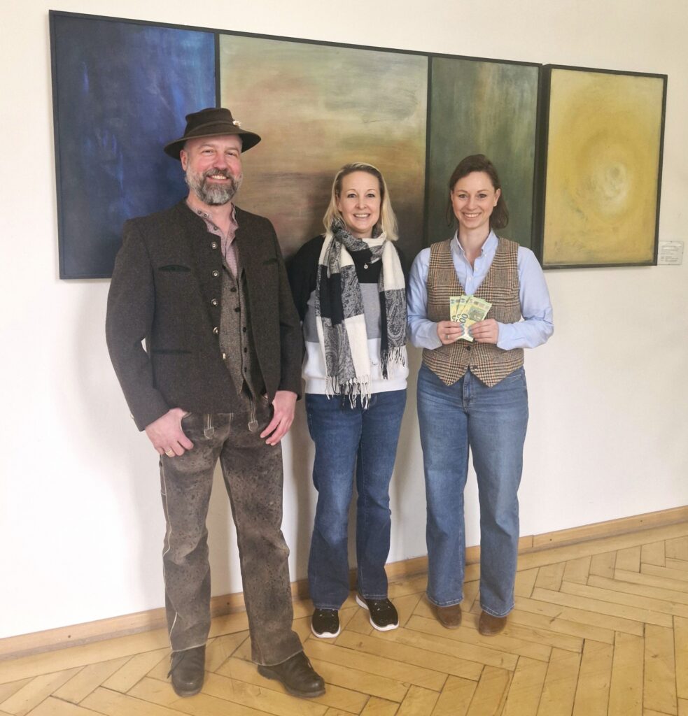 Hospiz Polling - Hospizverein Pfaffenwinkel, drei Personen lächeln.