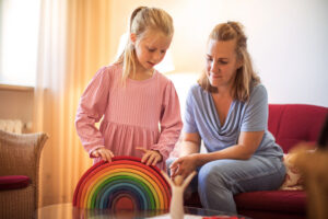 Erwachsenenhospiz Hospiz Kinderhospiz Hospizverein Pfaffenwinkel Mädchen Frau spielen