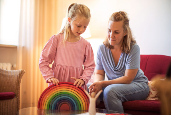 Erwachsenenhospiz Hospiz Kinderhospiz Hospizverein Pfaffenwinkel Mädchen Frau spielen