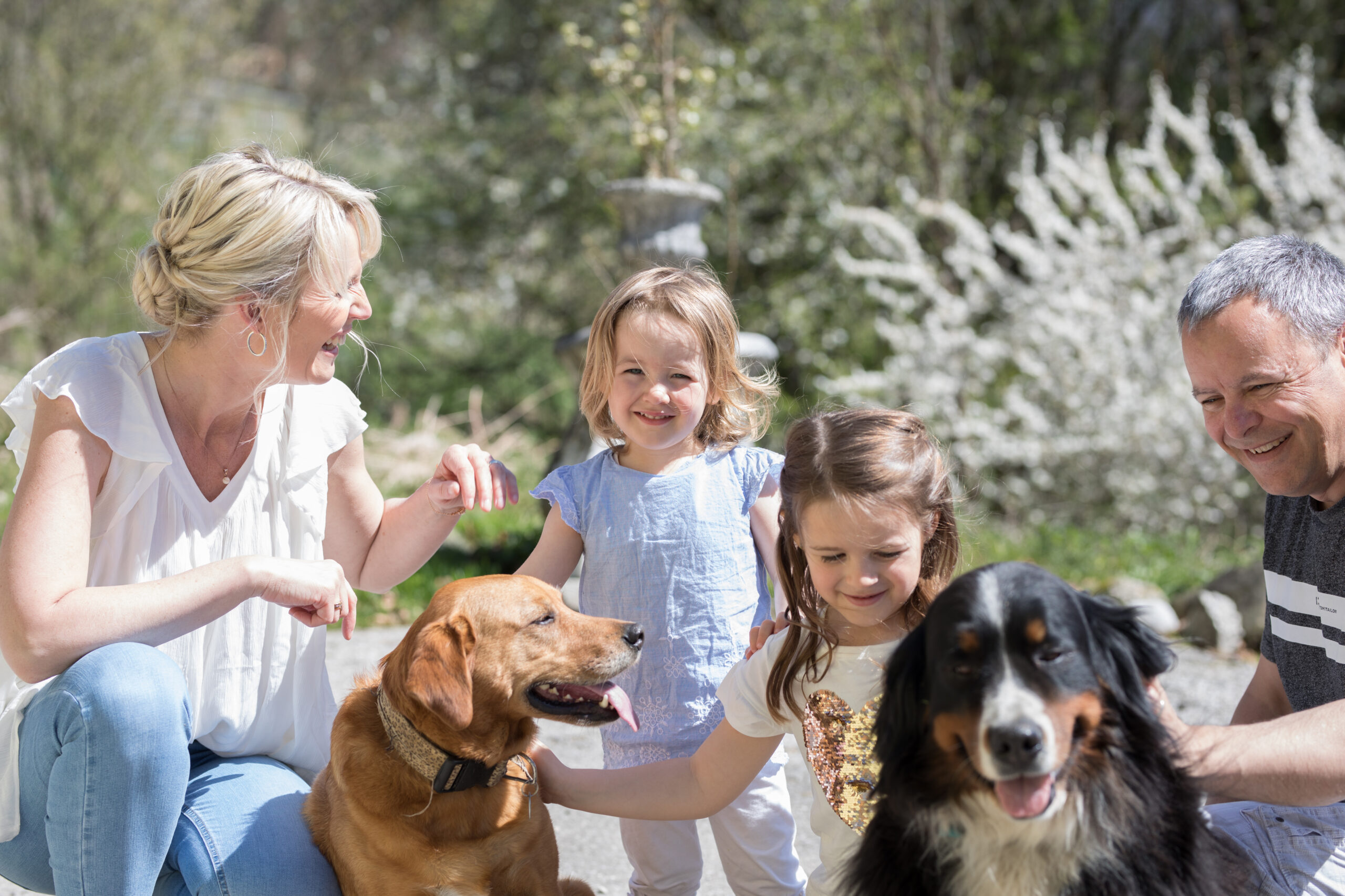 Kinderhospiz Erwachsenenhospiz Kinder Frau Man Hunde