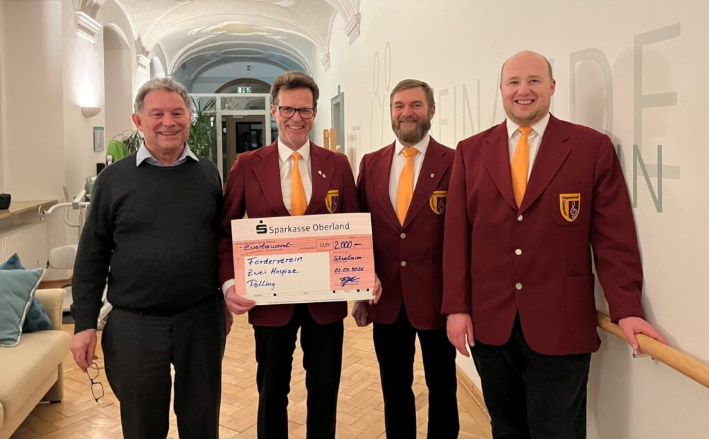 Spendenübergabe in der Flur, Hospiz Polling - Hospizverein Pfaffenwinkel.