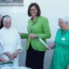 Hospiz Polling - Hospizverein Pfaffenwinkel, Grundsteinlegung, feierliche Atmosphäre draußen.