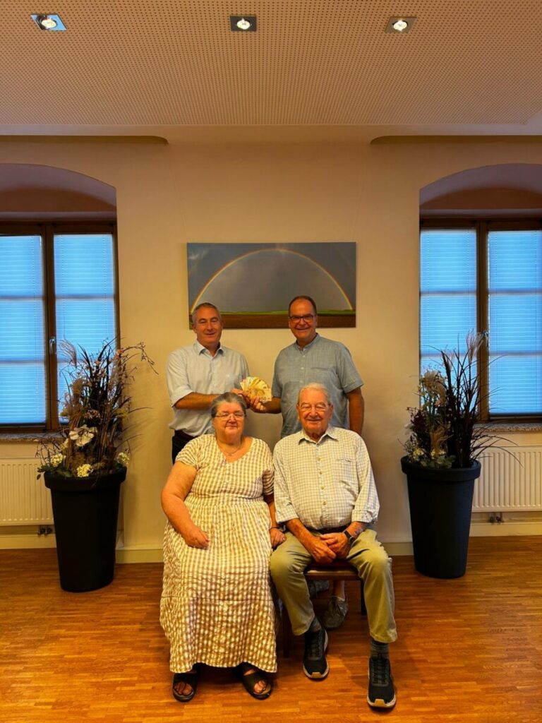Spendenübergabe Familie Gastager